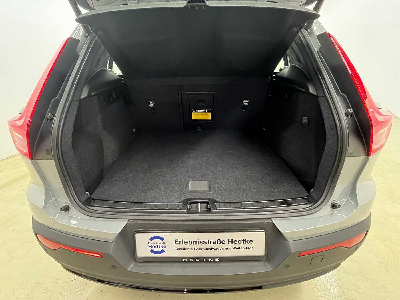 Volvo  XC40 Recharge Plus, T5 Plug-in Hybrid, Elektrisch/Benzin, Dark