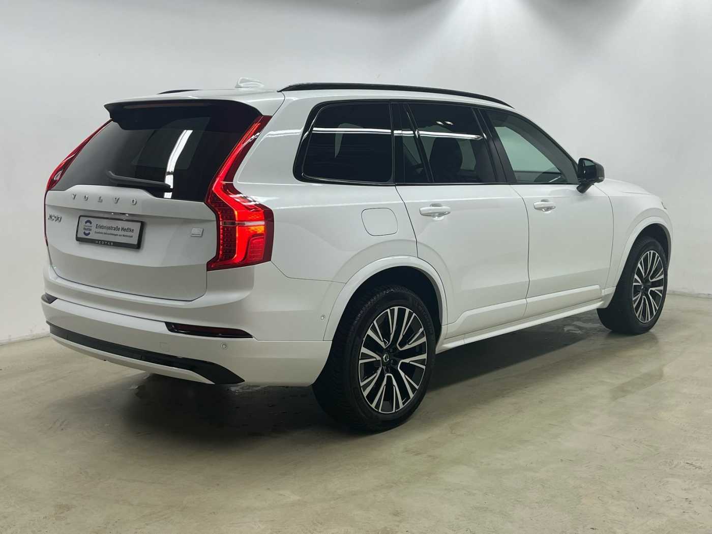 Volvo  XC90 Recharge Plus, T8 AWD Plug-in Hybrid, Elektrisch/Benzin, Dark, 7 Sitze