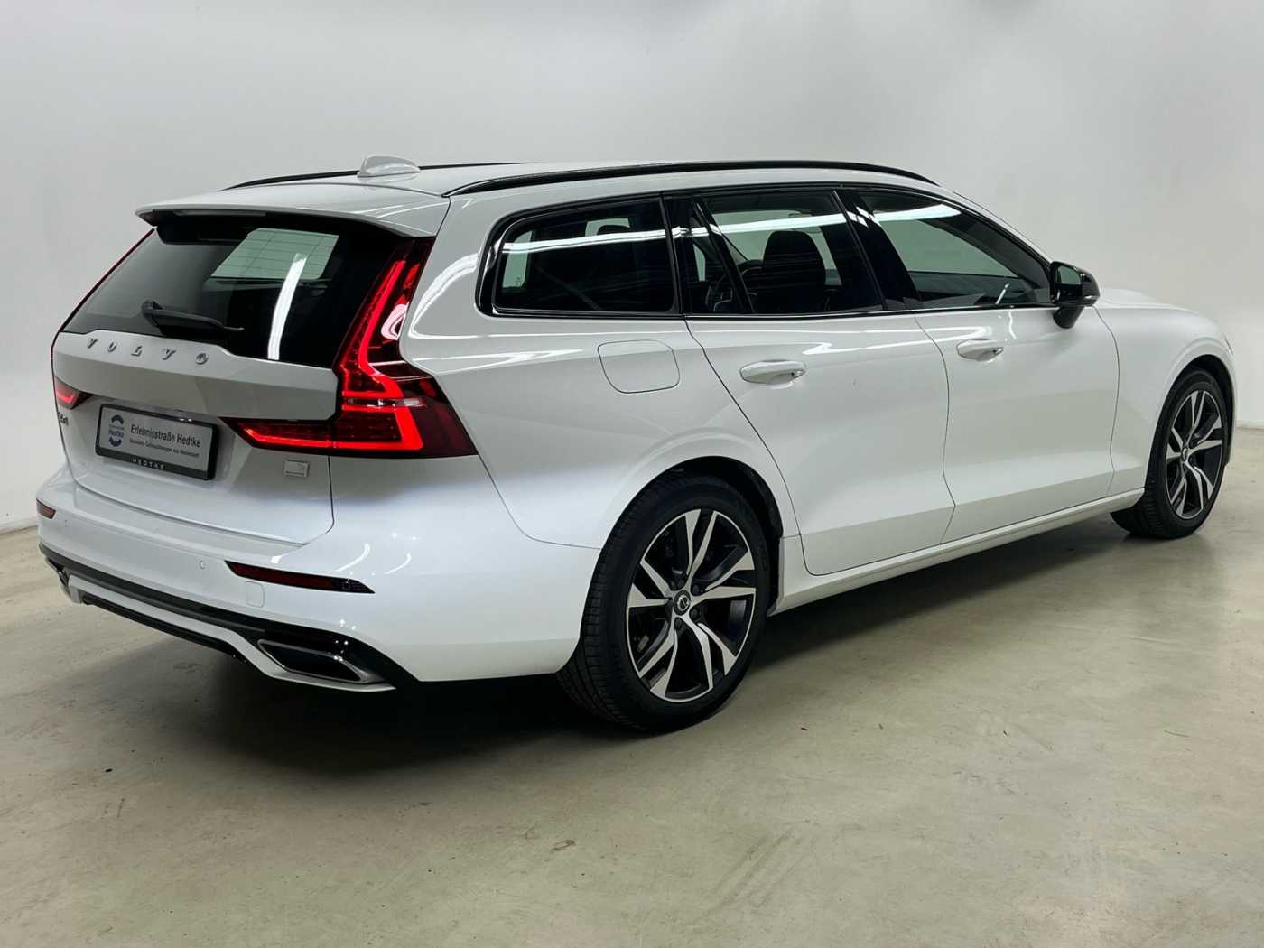 Volvo  V60 Recharge R-Design Expression, T6 AWD Plug-in Hybrid