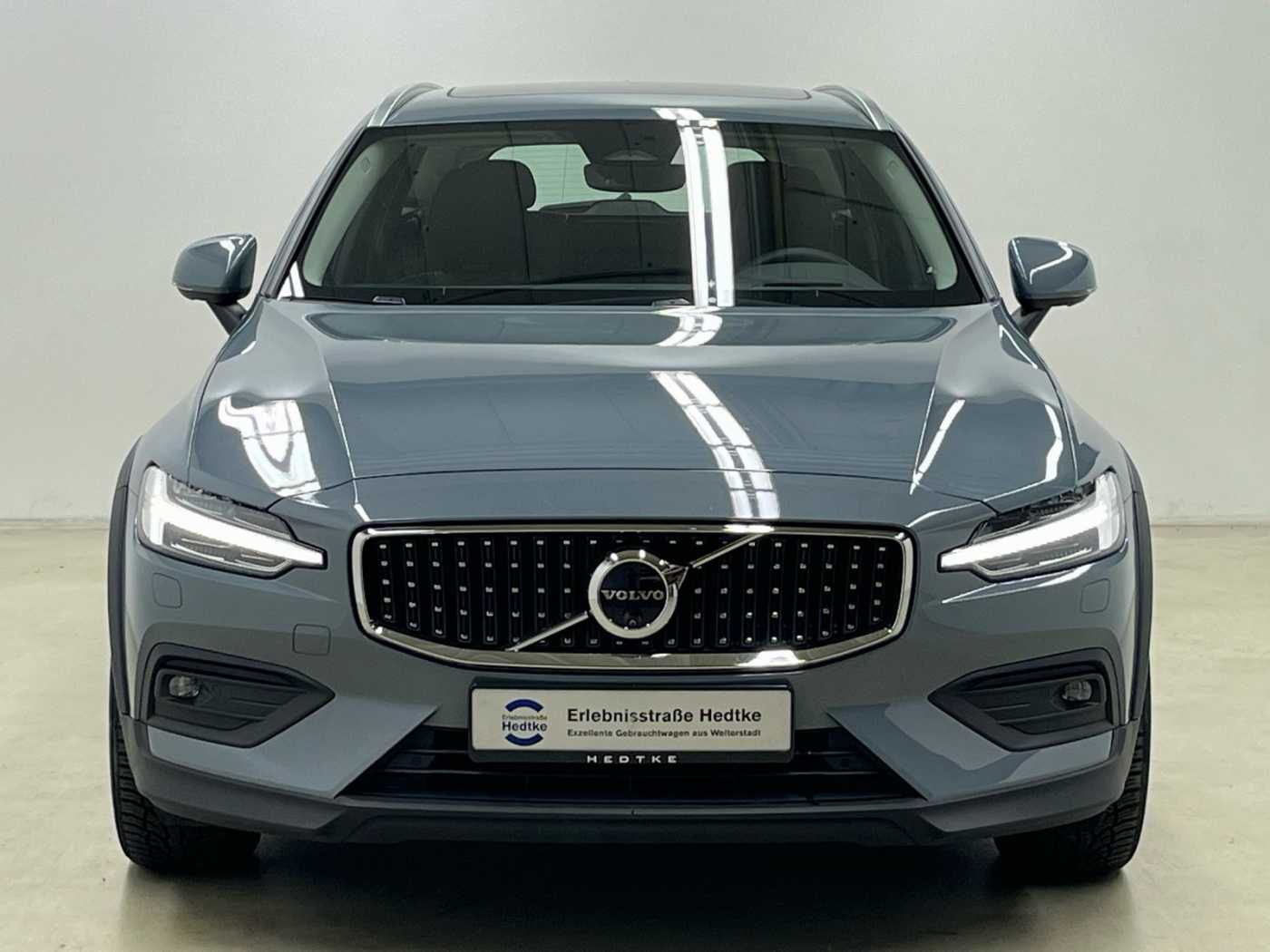 Volvo  V60 Cross Country Ultimate, B4 AWD Mild-Hybrid, Diesel, Bright