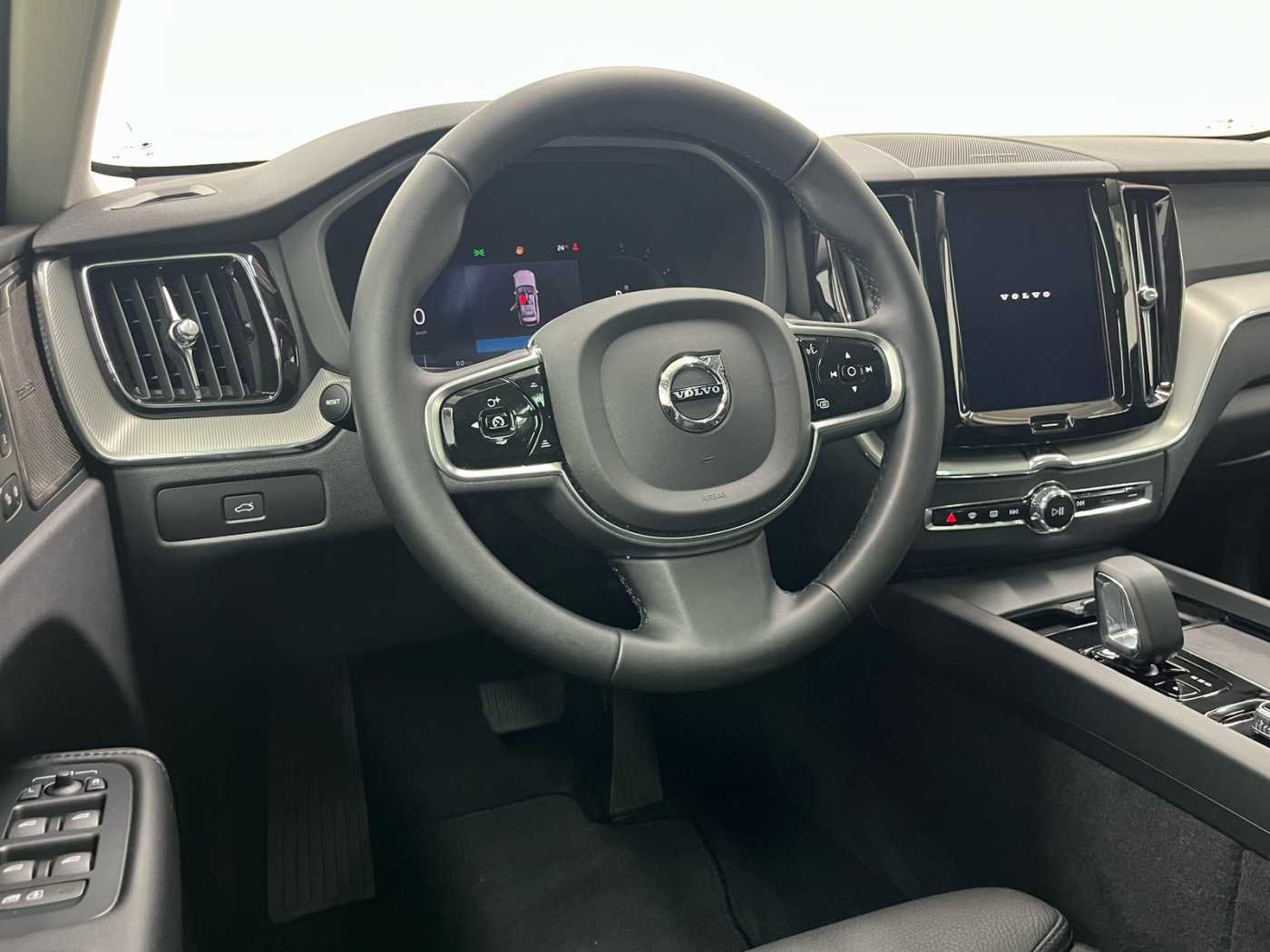 Volvo  XC60 Plus, B4 AWD Mild-Hybrid, Diesel, Dark