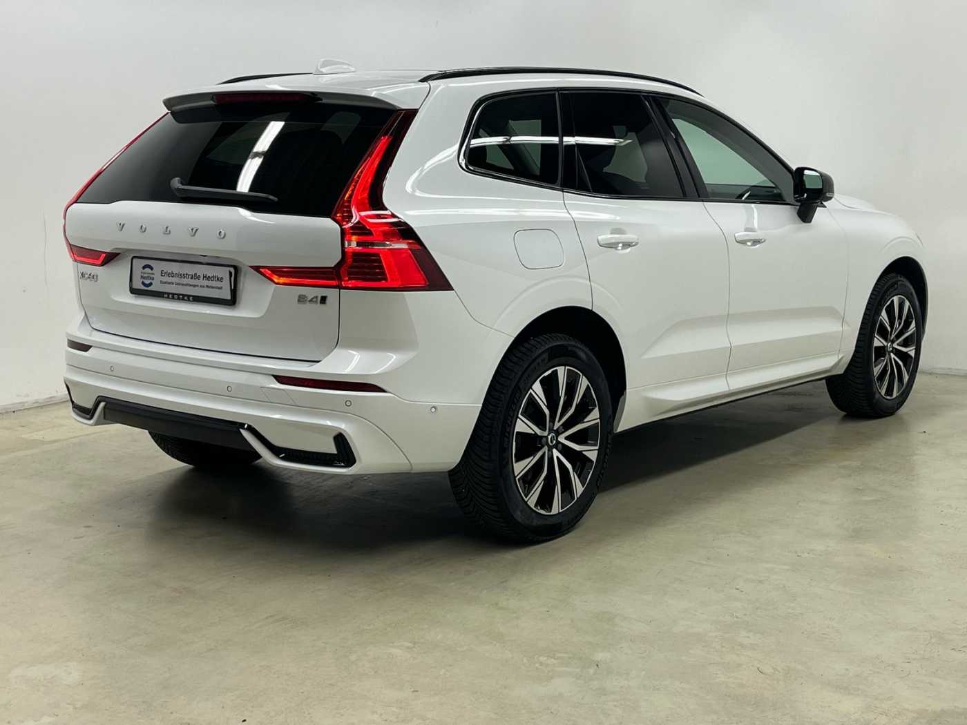 Volvo  XC60 Plus, B4 AWD Mild-Hybrid, Diesel, Dark