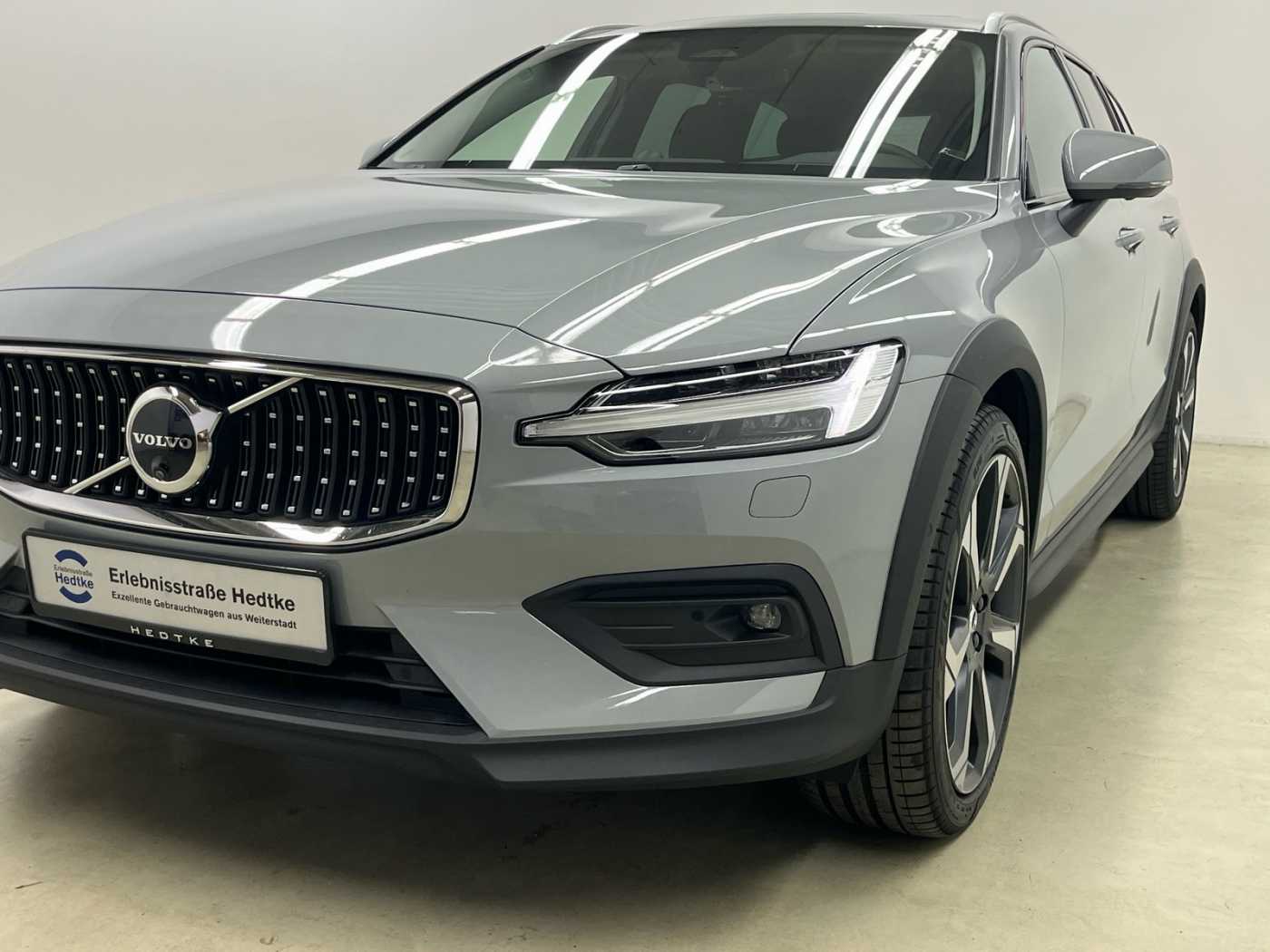 Volvo  V60 Cross Country Ultimate, B4 AWD Mild-Hybrid, Diesel